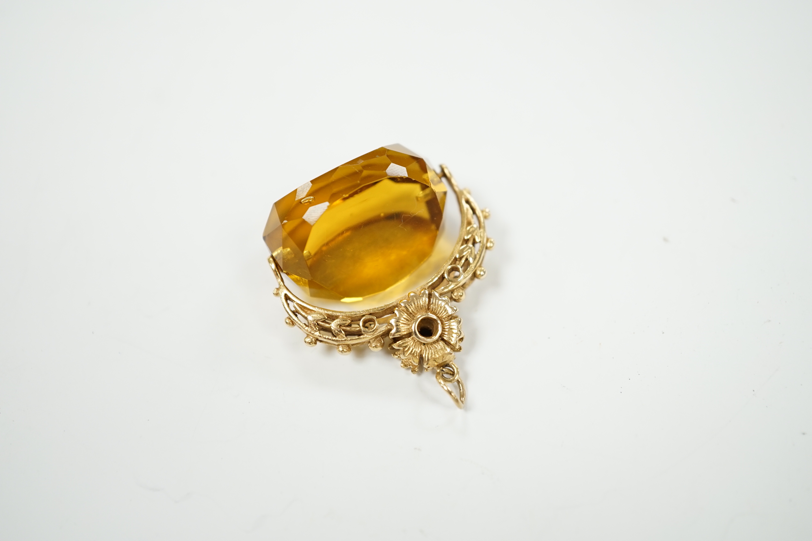 A 9ct and citrine coloured paste set swivelling fob, 30mm, gross weight 14.7 grams.